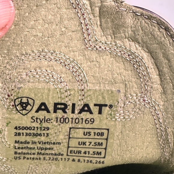 Ariat barely worn boots ! - Picture 5 of 5